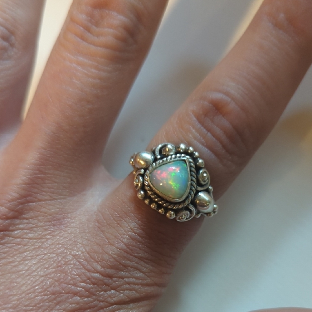 Elegant Silver Opal Ring - Picture 3 of 3